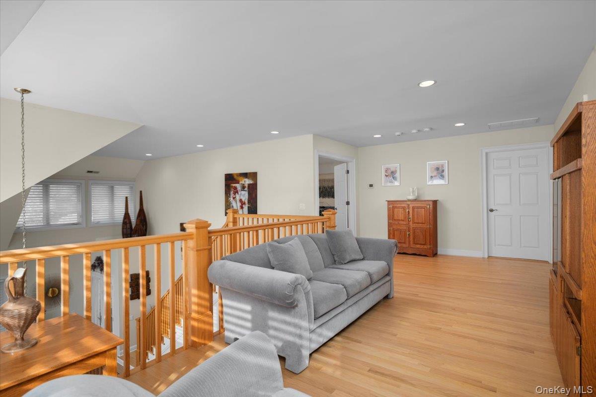 775 Scarsdale Road, Unit 7 Tuckahoe, NY 10707 - Photo 13 of 27 a living room with furniture