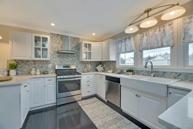 $739,000 | 33 Willow Street, Aquebogue, NY 11901