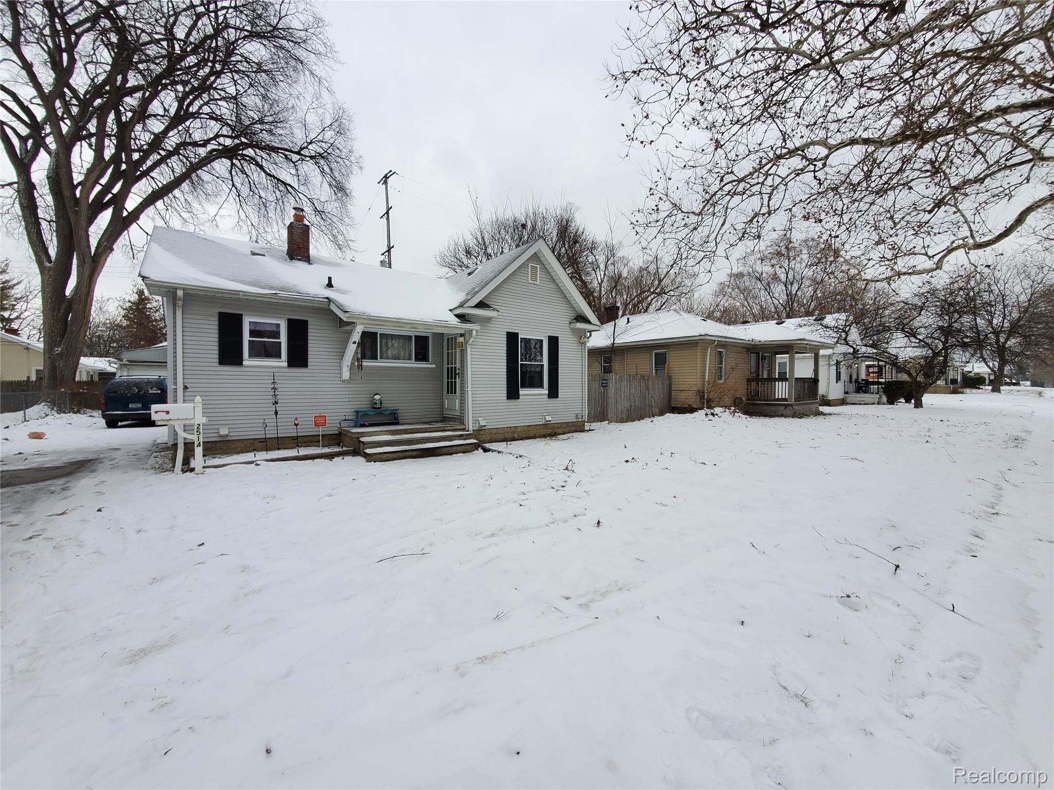 2514 Mackin Road Flint, MI 48504 - Photo 2 of 14 20220105_130304.jpg