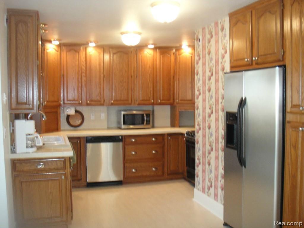 227 Pine Street Rochester, MI 48307 - Photo 7 of 15 DSC01416.jpg