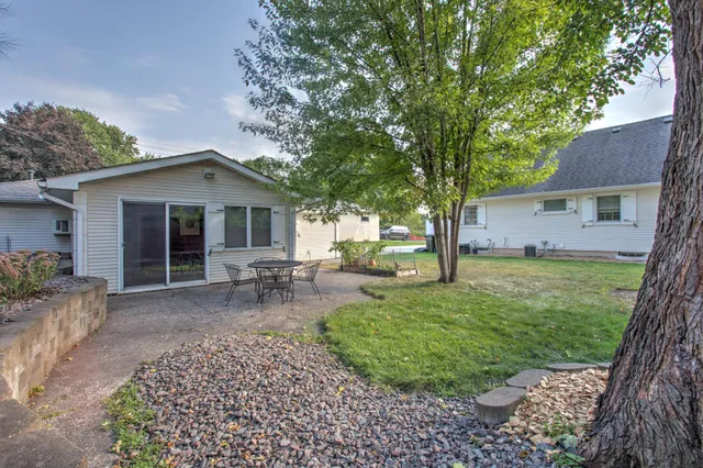 $389,000 | 2079 Garnet Lane, Eagan, MN 55122