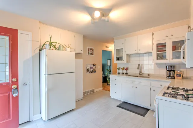 $389,000 | 2079 Garnet Lane, Eagan, MN 55122