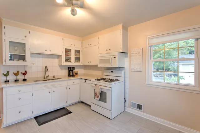 $389,000 | 2079 Garnet Lane, Eagan, MN 55122