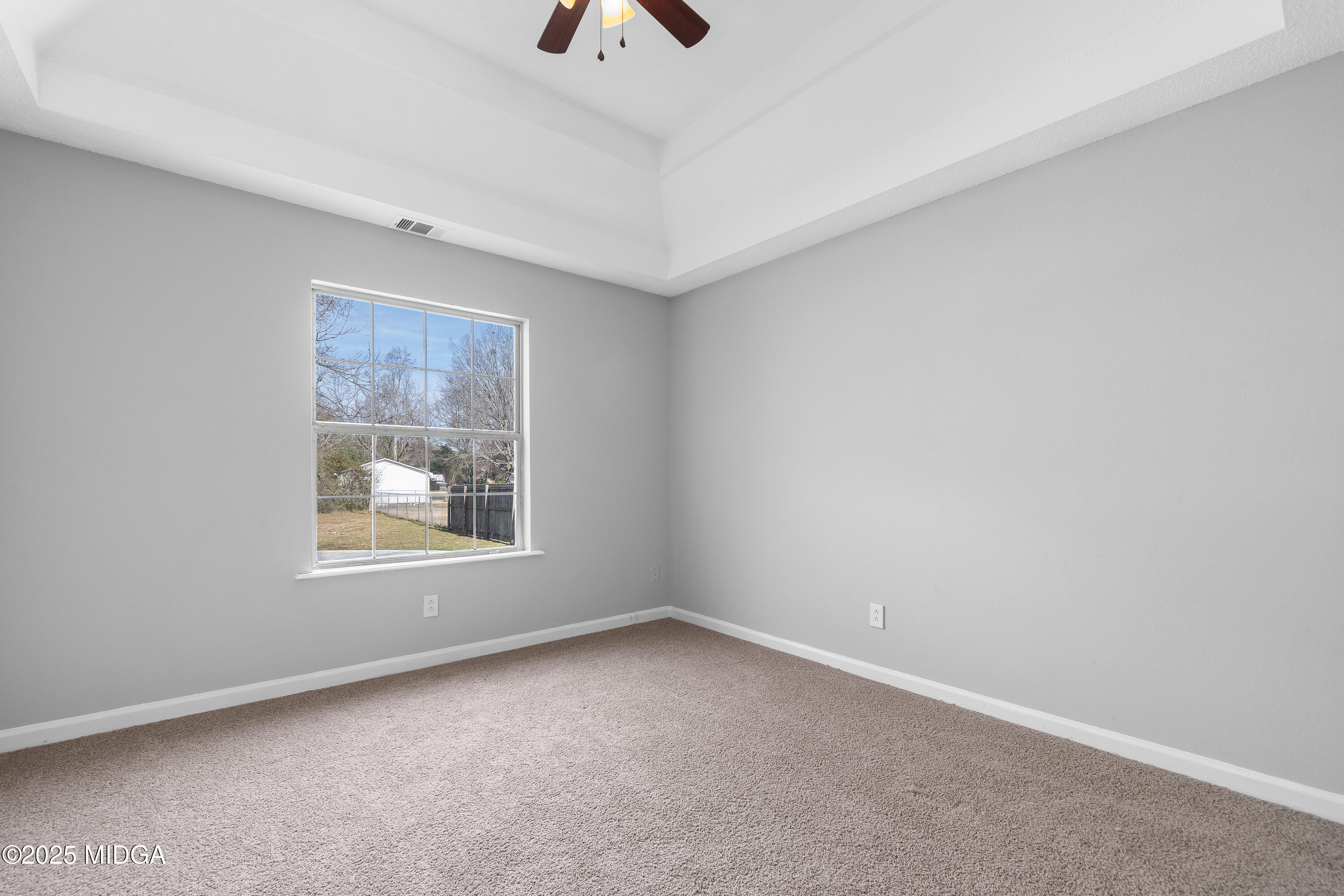 7513 Columbus Road Lizella, GA 31052 - Photo 22 of 56 an empty room with windows and closet