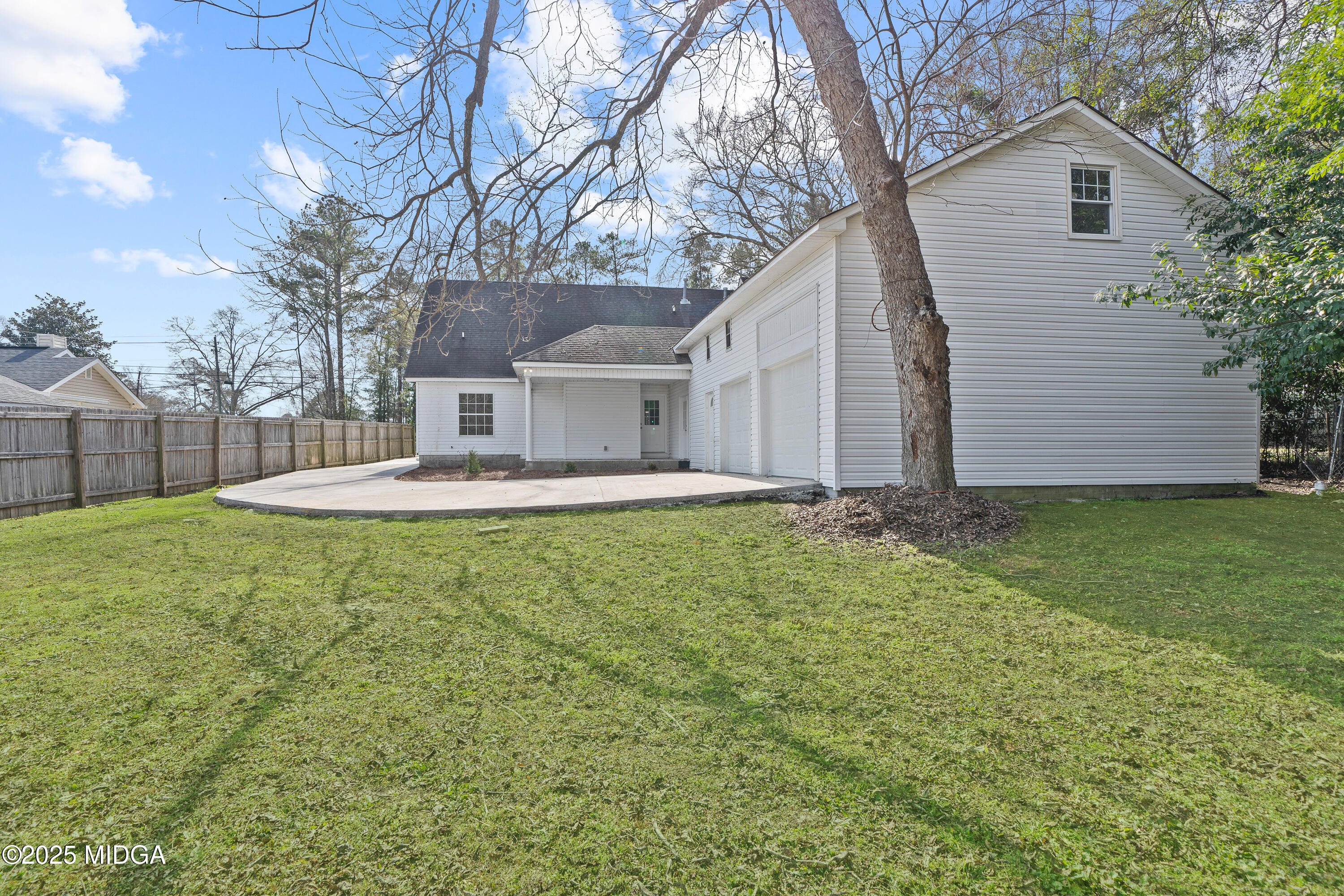 7513 Columbus Road Lizella, GA 31052 - Photo 55 of 56 a front view of house with yard and tress in the background