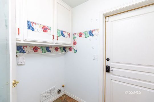 422 Vista Street Ridgecrest, CA 93555 - Photo 16 of 38 a utility room with dryer and washer