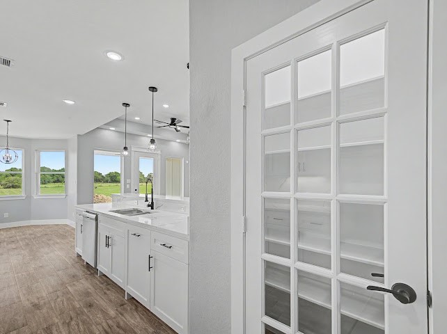 1220 Appaloosa Circle Angleton, TX 77515 - Photo 23 of 31 Kitchen/Pantry