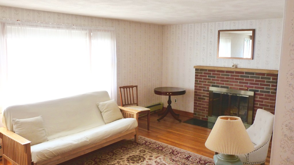 31 Bess Road Needham, MA 02492 - Photo 3 of 12