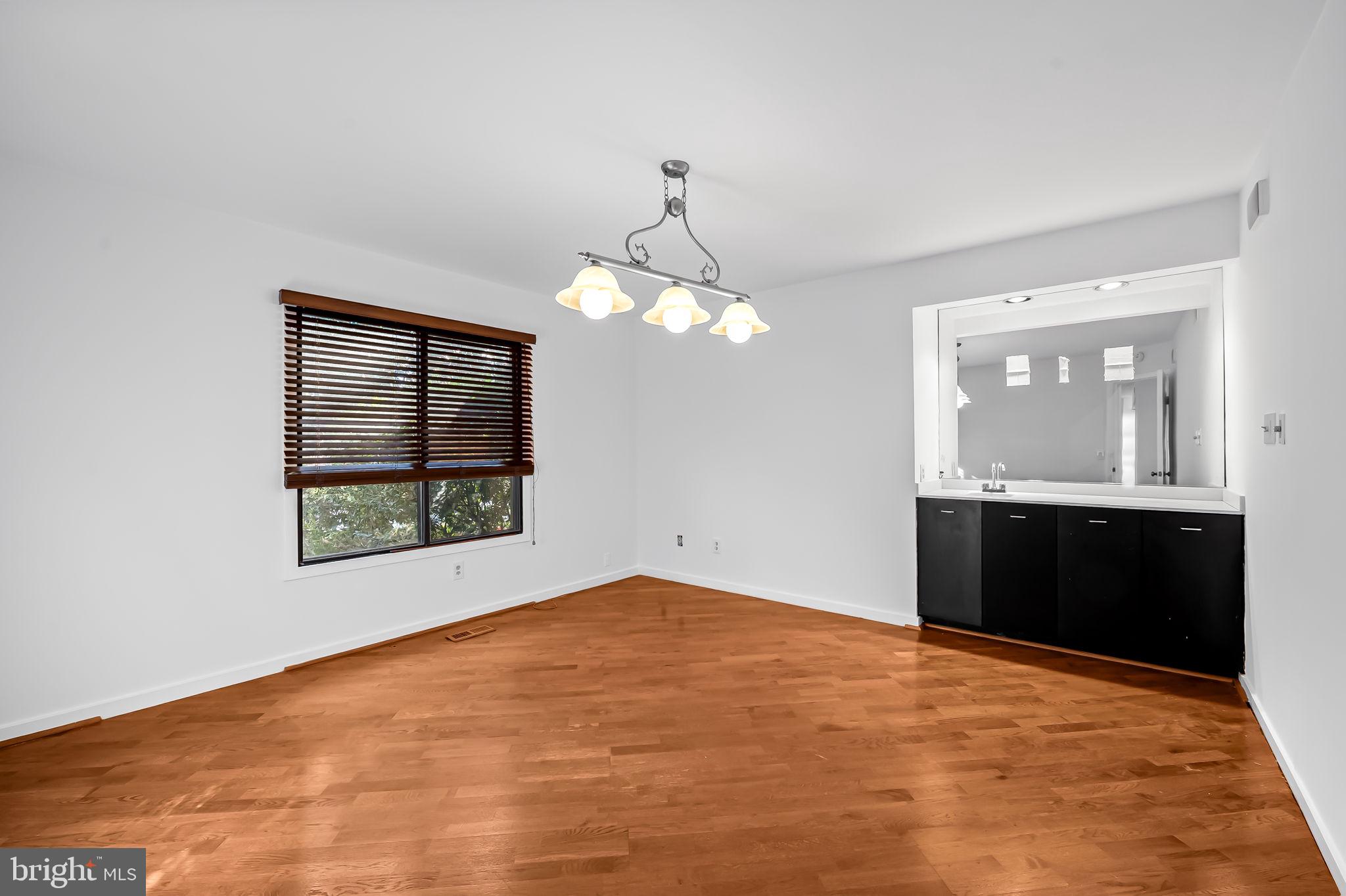 2 Whitebridge Court, Unit 2 Baltimore, MD 21208 - Photo 8 of 58 Wet bar