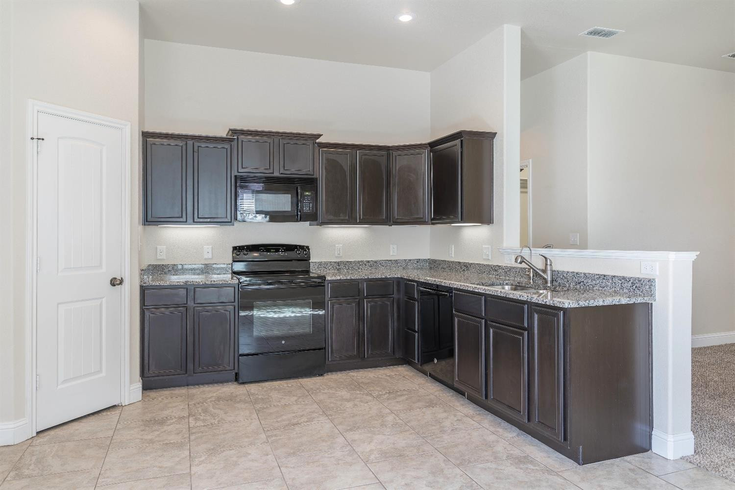 11208 Clinton Avenue Lubbock, TX 79424 - Photo 5 of 17 Photo 5