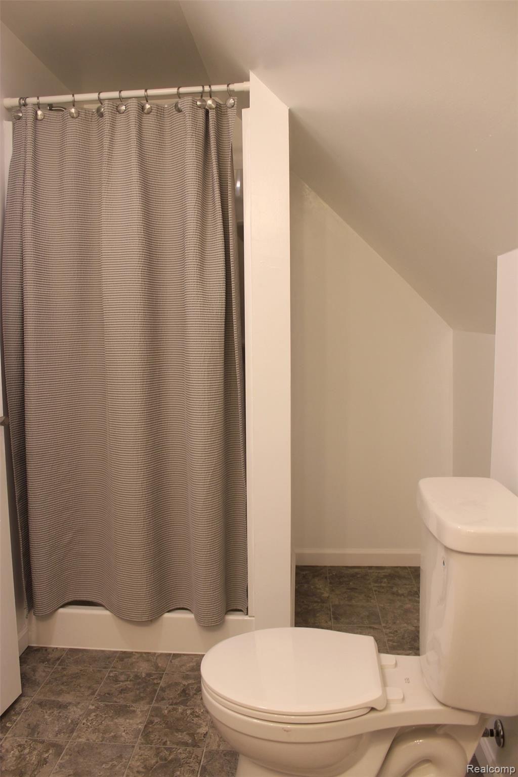 10144 West Allen Road Fowlerville, MI 48836 - Photo 22 of 36 bathroom upstairs.JPG