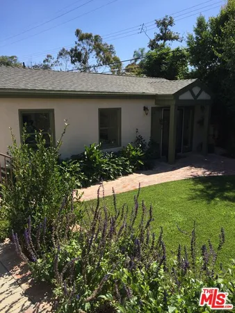a view of a back yard of the house and green space