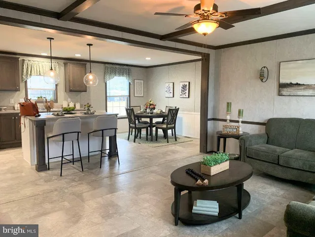 a view of backyard with a garden