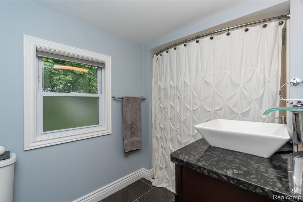 2341 West Auburn Road Rochester Hills, MI 48309 - Photo 26 of 57