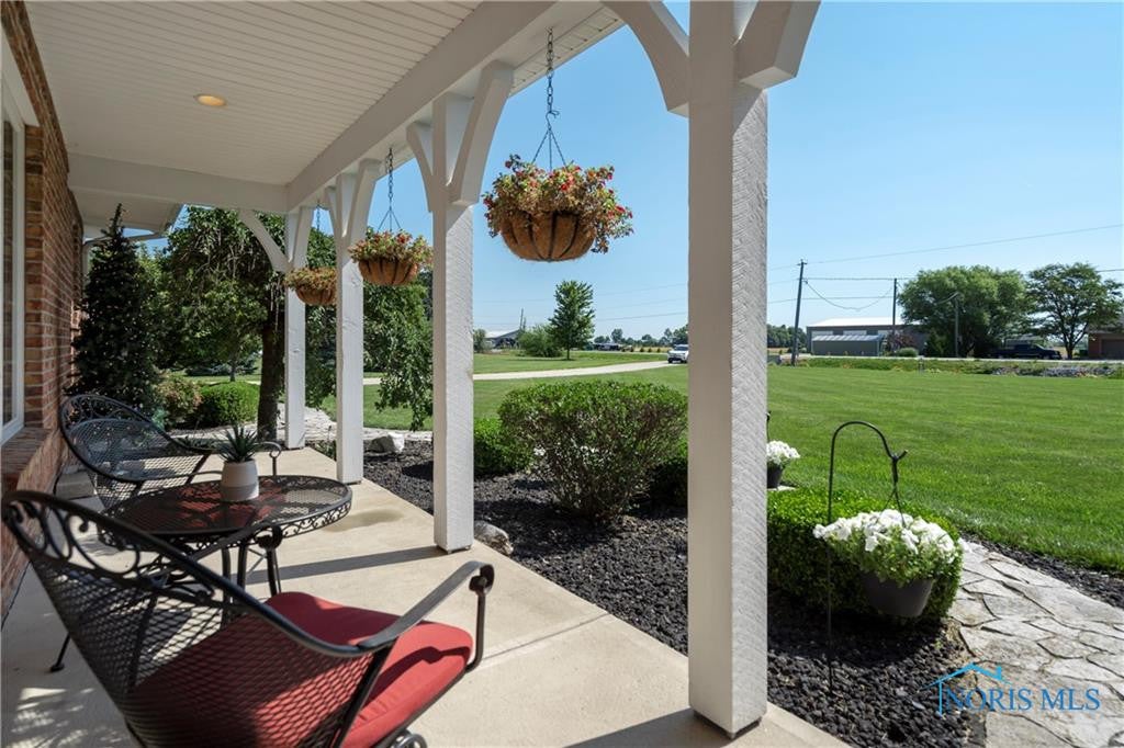 23095 Dunbridge Road Perrysburg, OH 43551 - Photo 3 of 47 Gallery Image 3