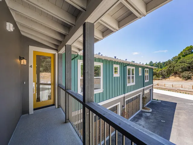 $979,000 | 101 Aptos Vlg Way, Unit 4, Aptos, CA 95003
