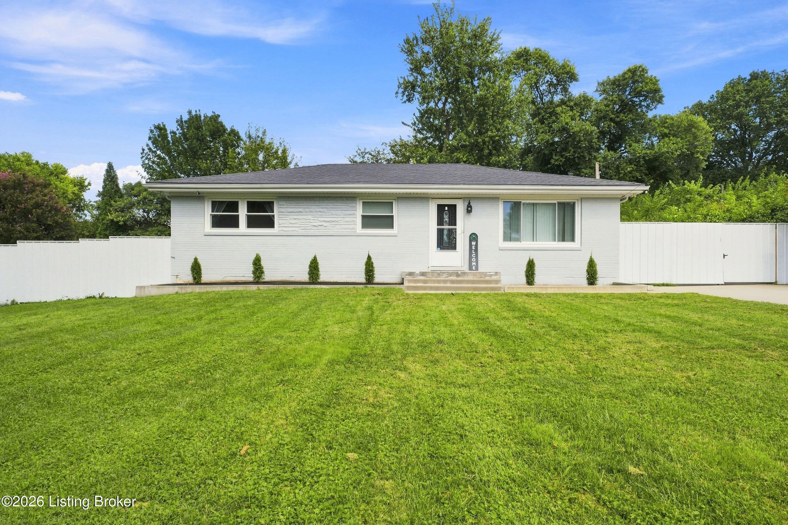 5509 Mary Layne Road Louisville, KY 40219 - Photo 1 of 28 1_5509mary_louisvillerealestatemedia_002