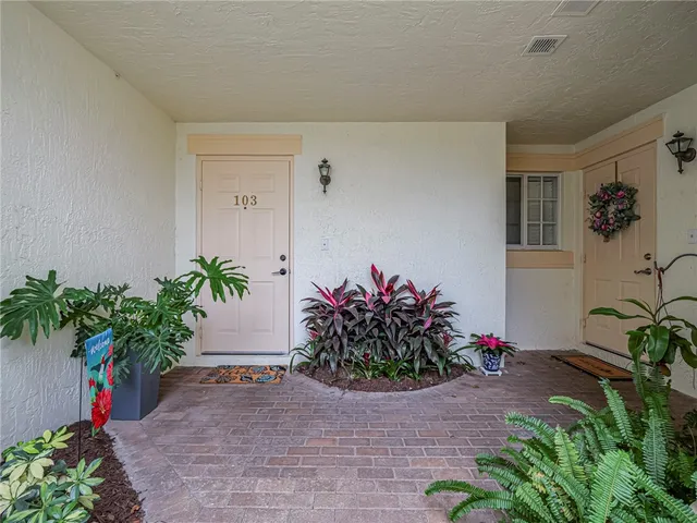 $260,000 | 536 7th Square Southwest, Unit 103, Vero Beach, FL 32962