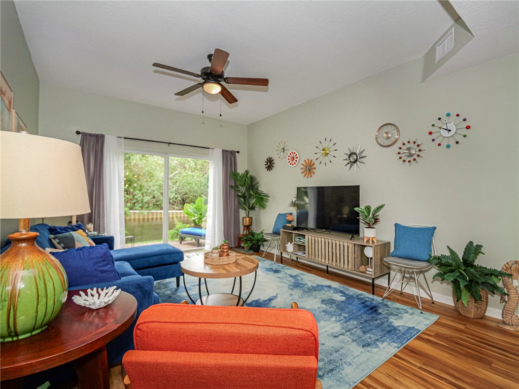 536 7th Square Southwest, Unit 103 Vero Beach, FL 32962 - Photo 9 of 34