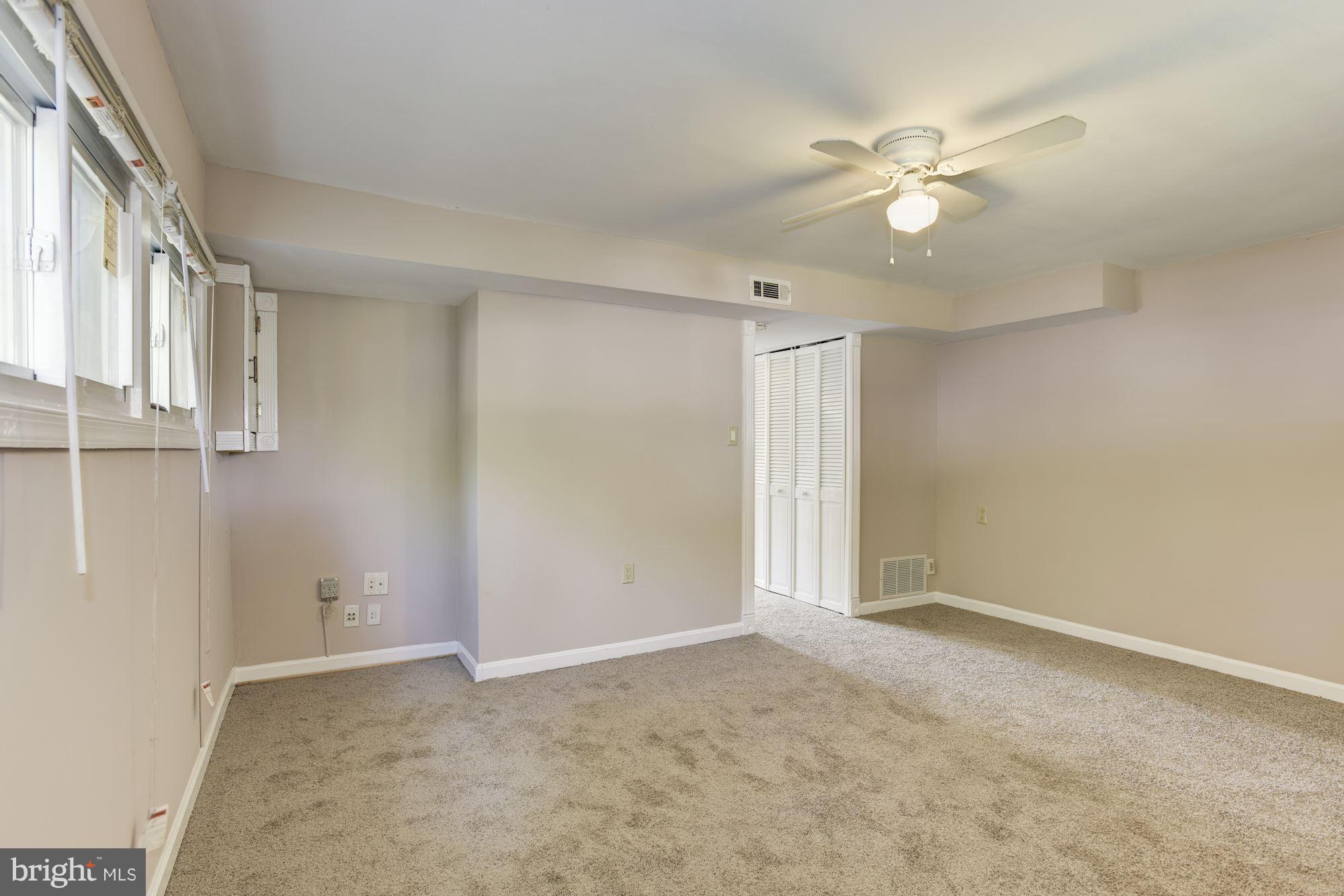 330 Bigley Avenue Halethorpe, MD 21227 - Photo 3 of 24 Living Room