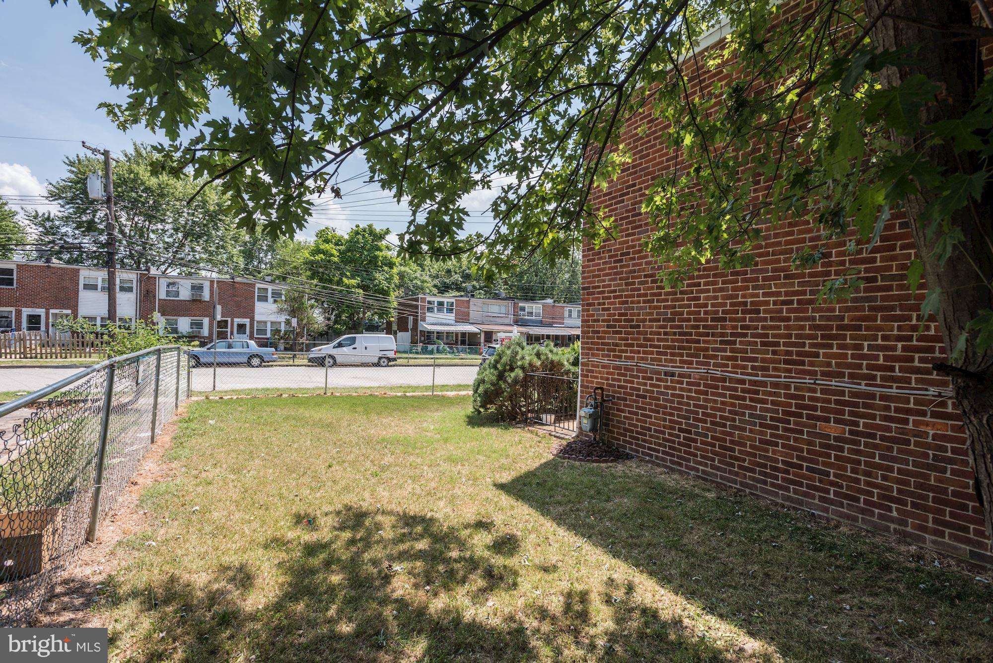 330 Bigley Avenue Halethorpe, MD 21227 - Photo 21 of 24 Exterior (General) side yard possible d-way space?