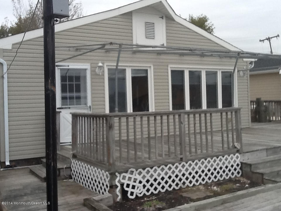 27 Cross Trees Road Brick, NJ 08723 - Photo 2 of 17 a front view of a house