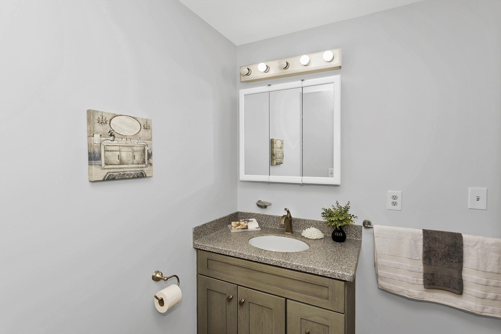 289 Holyoke Road Westfield, MA 01085 - Photo 17 of 23 Gallery Image 17