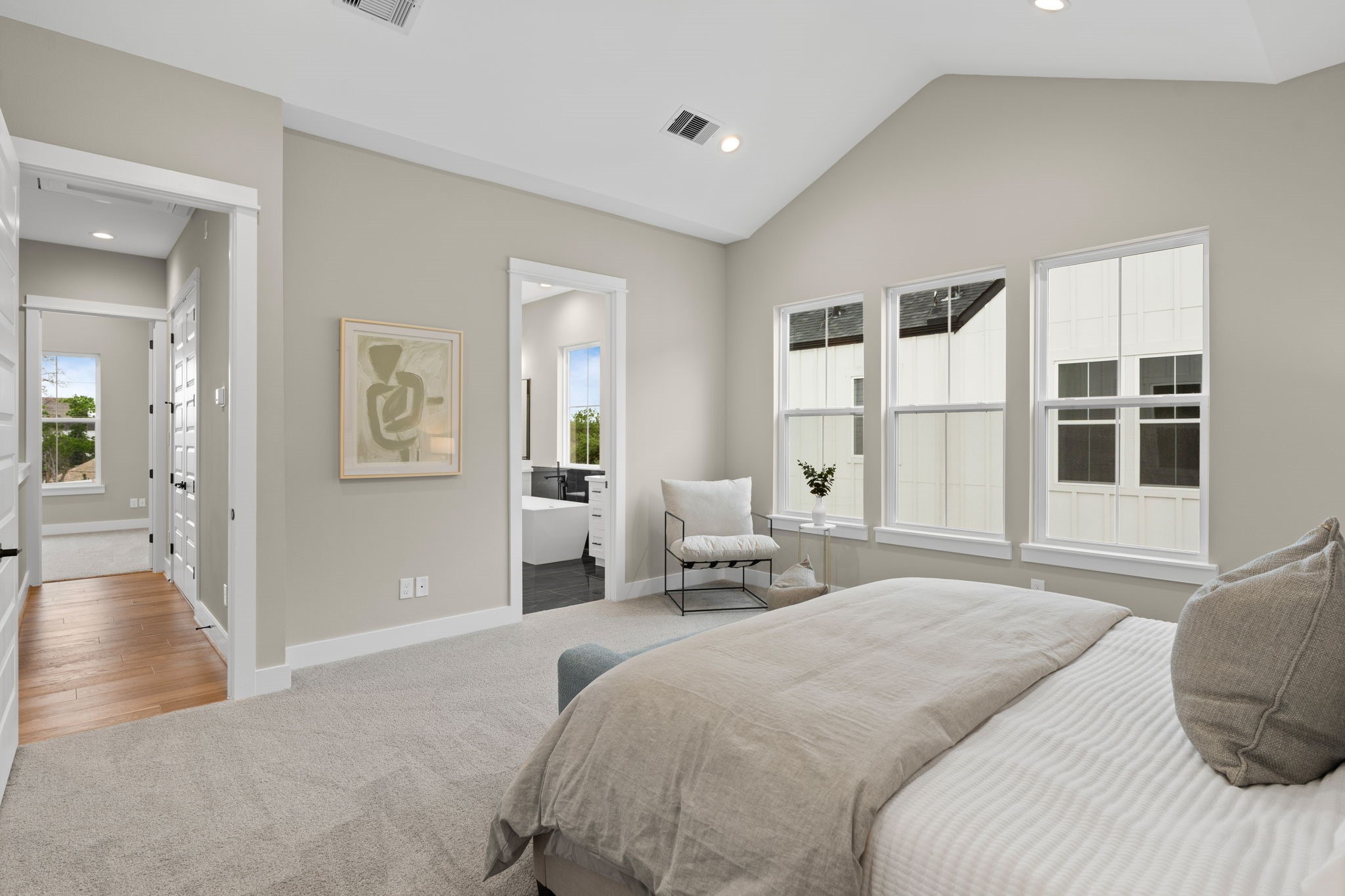 1177 West 19th Street Houston, TX 77008 - Photo 29 of 40 a bedroom with a bed and a window