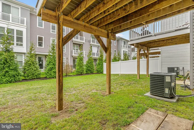 a view of an entrance of the house