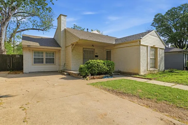 $2,495 | 6308 Malvey Avenue, Fort Worth, TX 76116