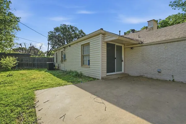 $2,495 | 6308 Malvey Avenue, Fort Worth, TX 76116