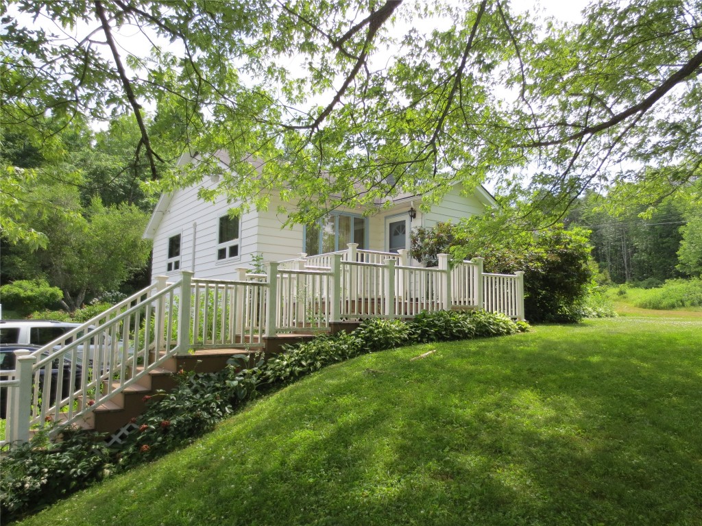 3940 Roberts Road Binghamton, NY 13903 - Photo 2 of 29 Gallery Image 2