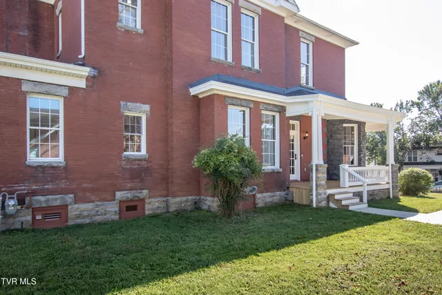 $379,000 | 805 Highland Avenue, Bristol, VA 24201