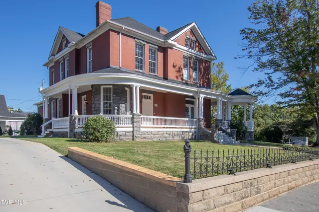 $379,000 | 805 Highland Avenue, Bristol, VA 24201