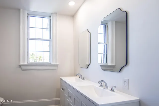 $379,000 | 805 Highland Avenue, Bristol, VA 24201