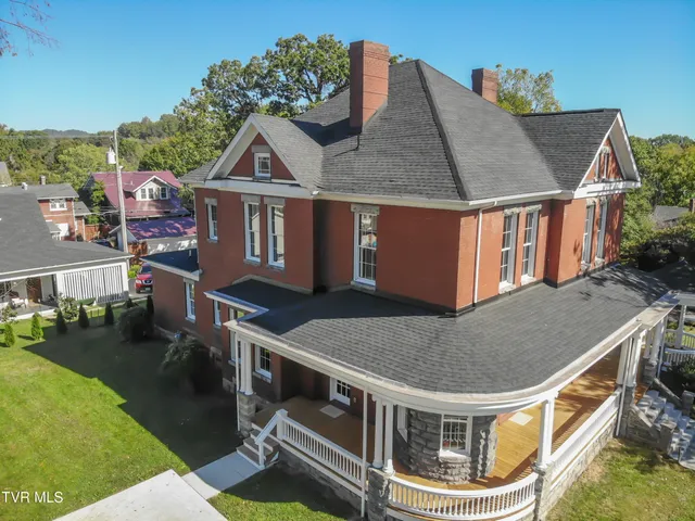 $379,000 | 805 Highland Avenue, Bristol, VA 24201