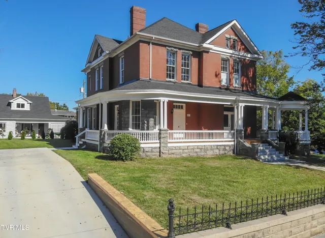 $379,000 | 805 Highland Avenue, Bristol, VA 24201