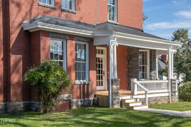 $379,000 | 805 Highland Avenue, Bristol, VA 24201