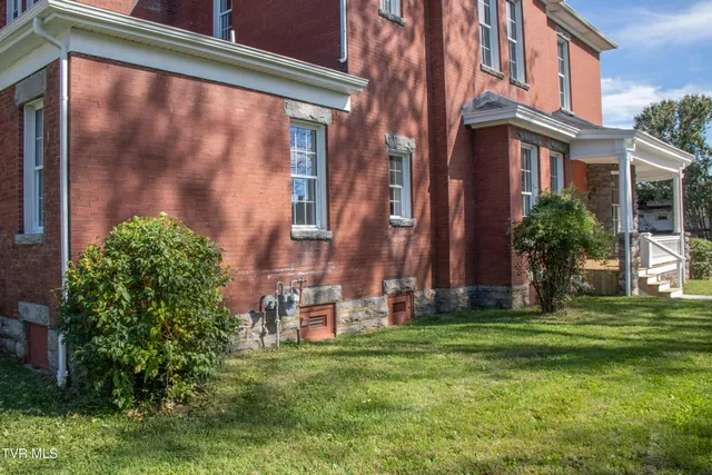 $379,000 | 805 Highland Avenue, Bristol, VA 24201