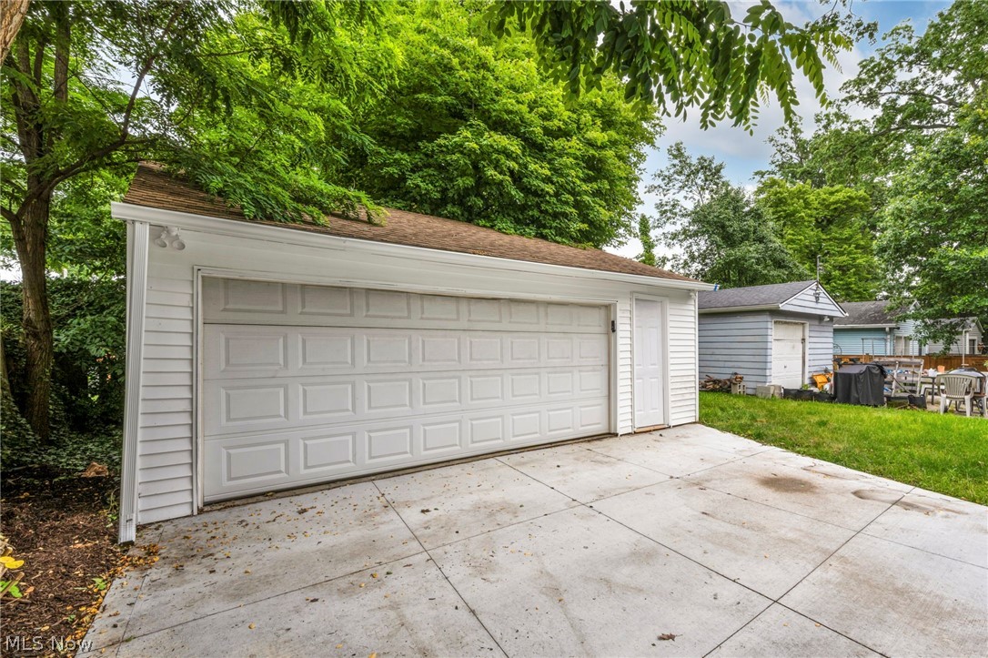23928 Knickerbocker Road Bay Village, OH 44140 - Photo 7 of 39