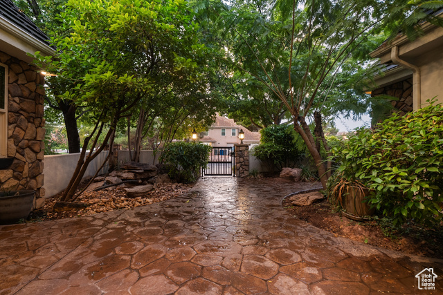1019 South 900 East St. George, UT 84790 - Photo 6 of 87