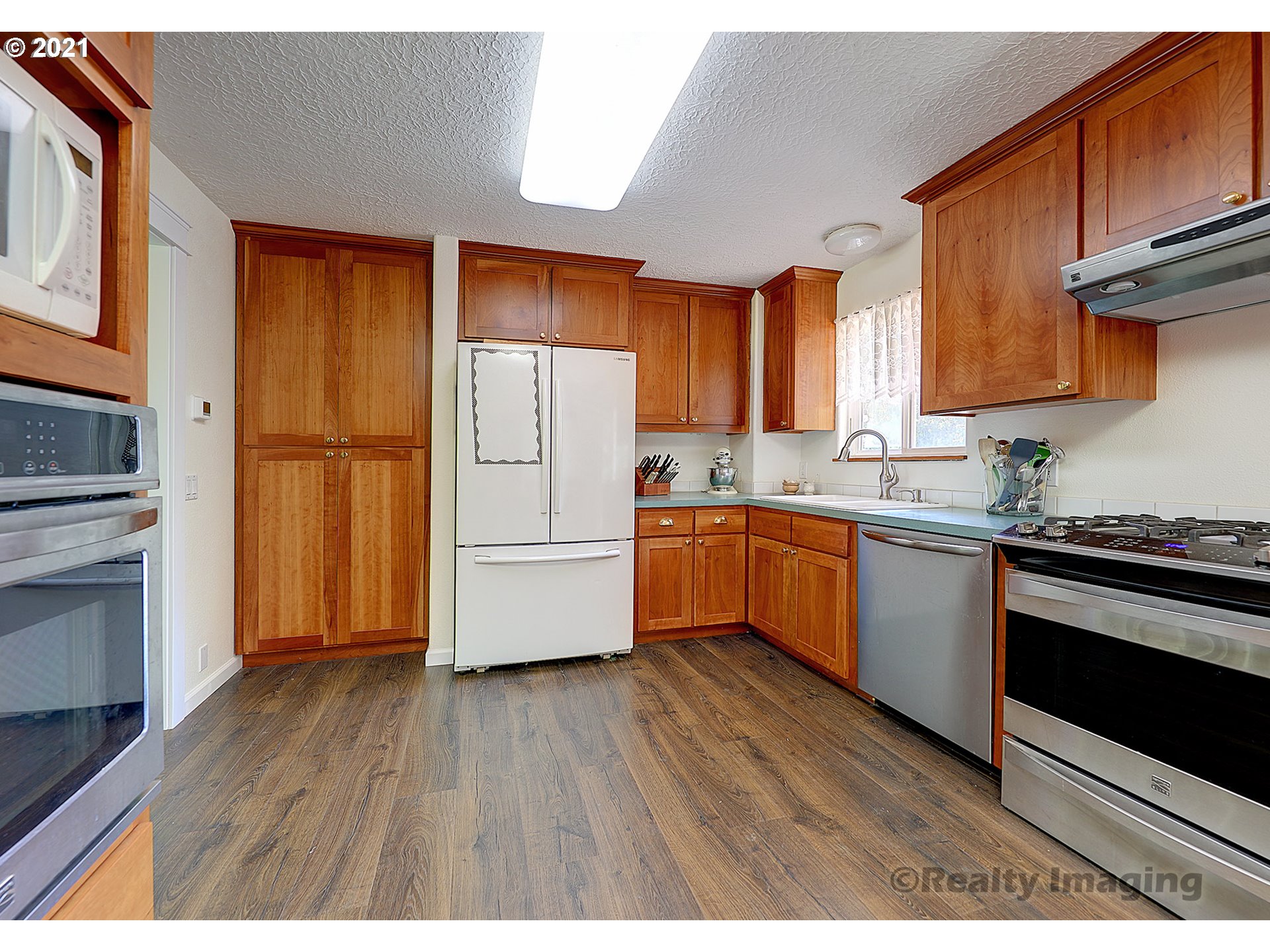 19420 Southwest Kinnaman Road Aloha, OR 97078 - Photo 12 of 32 Gallery Image 12