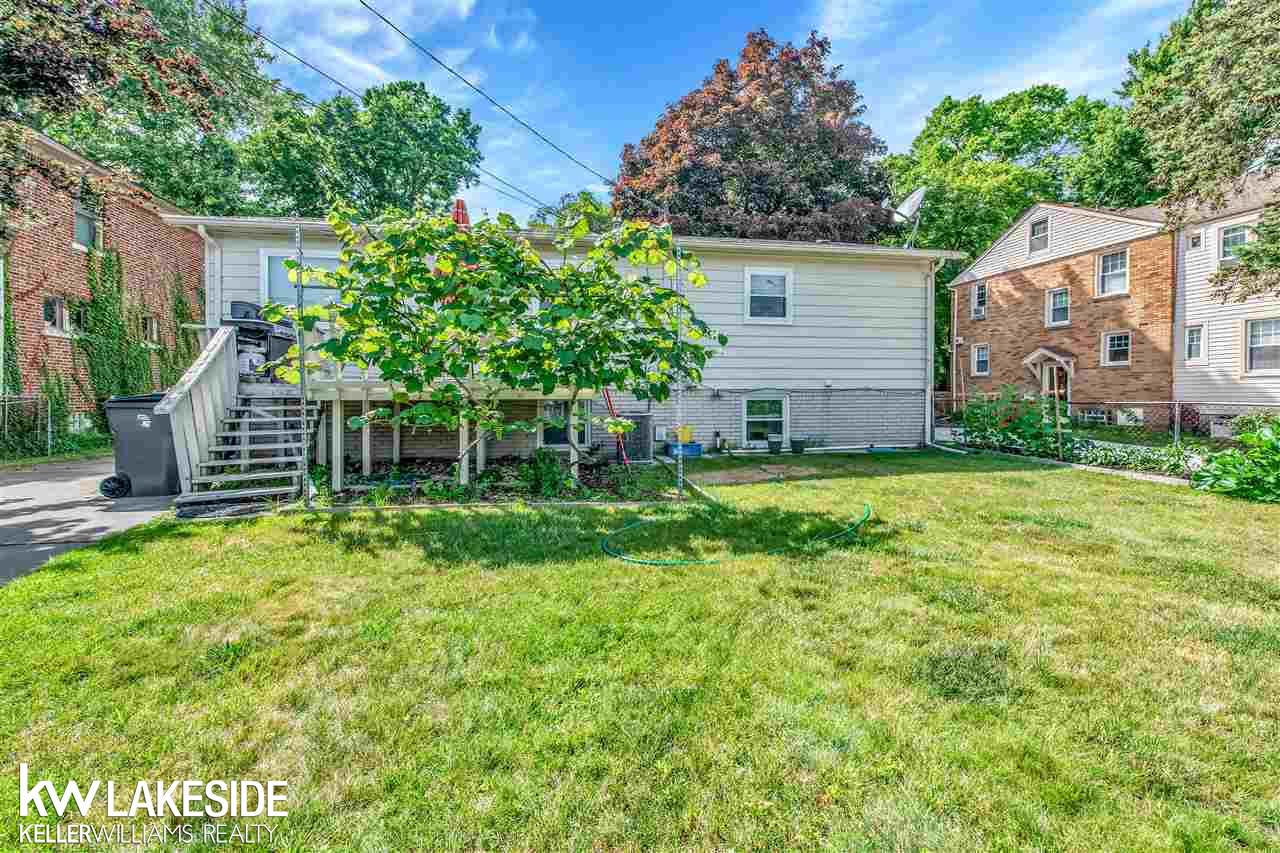 303 Riverside Drive Clinton Township, MI 48036 - Photo 9 of 26 50081845-8.JPG
