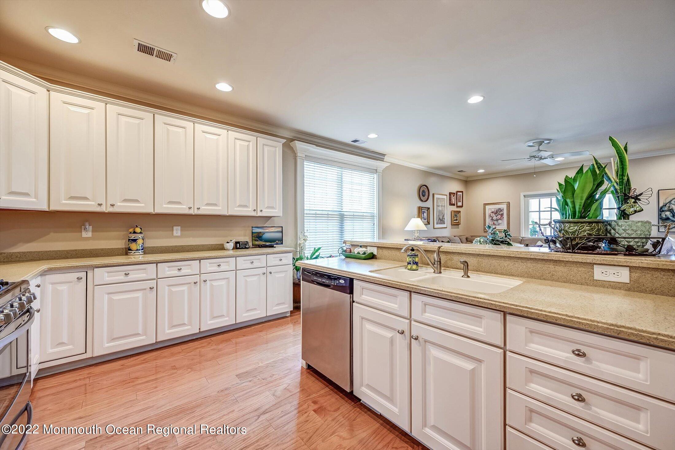 6 Lusitano Road Manalapan, NJ 07726 - Photo 13 of 52 KITCHEN