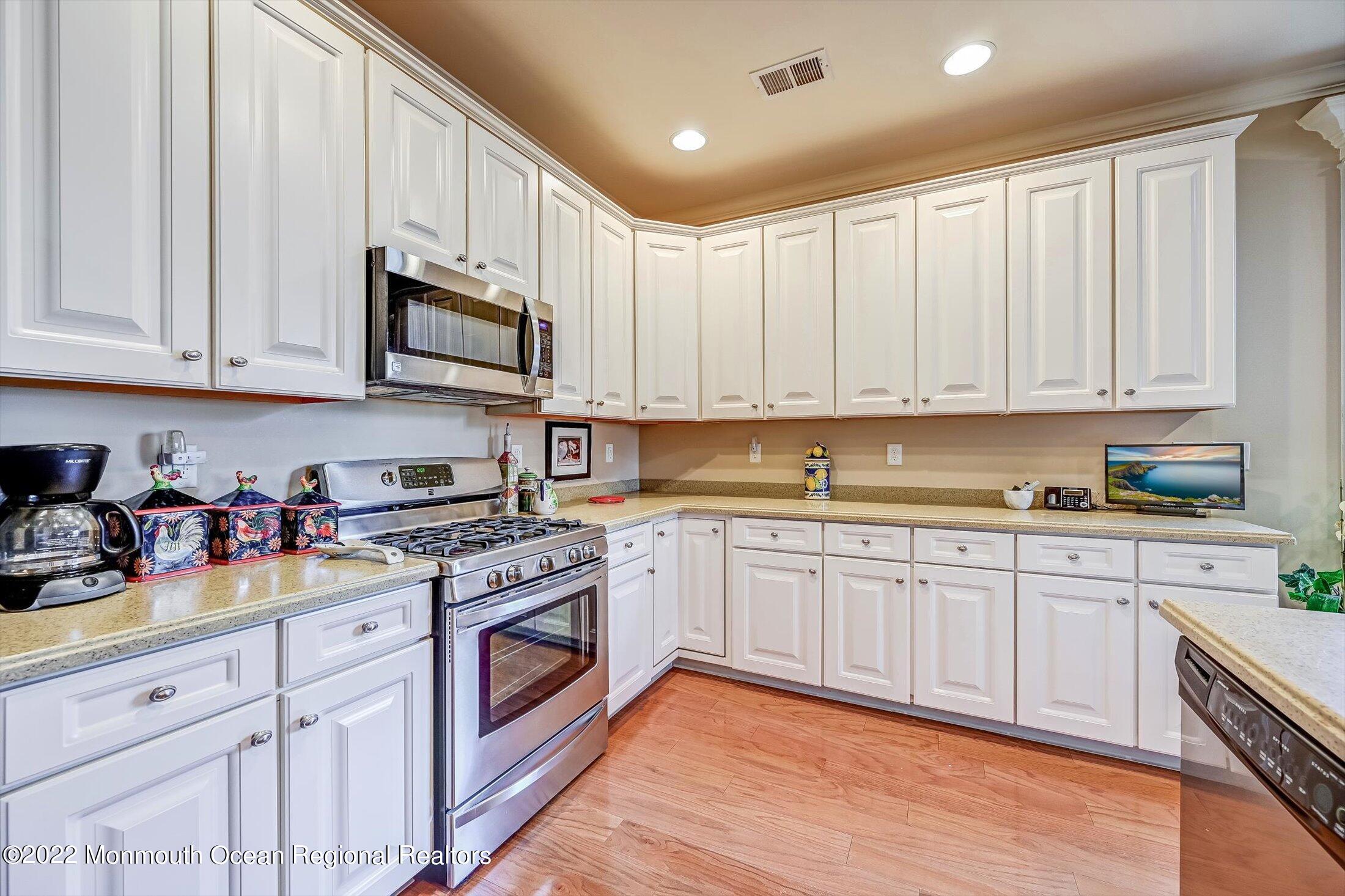 6 Lusitano Road Manalapan, NJ 07726 - Photo 14 of 52 KITCHEN