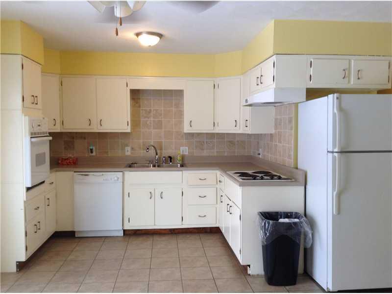 215 Ricks Avenue Greenfield, IN 46140 - Photo 4 of 12 Gallery Image 4