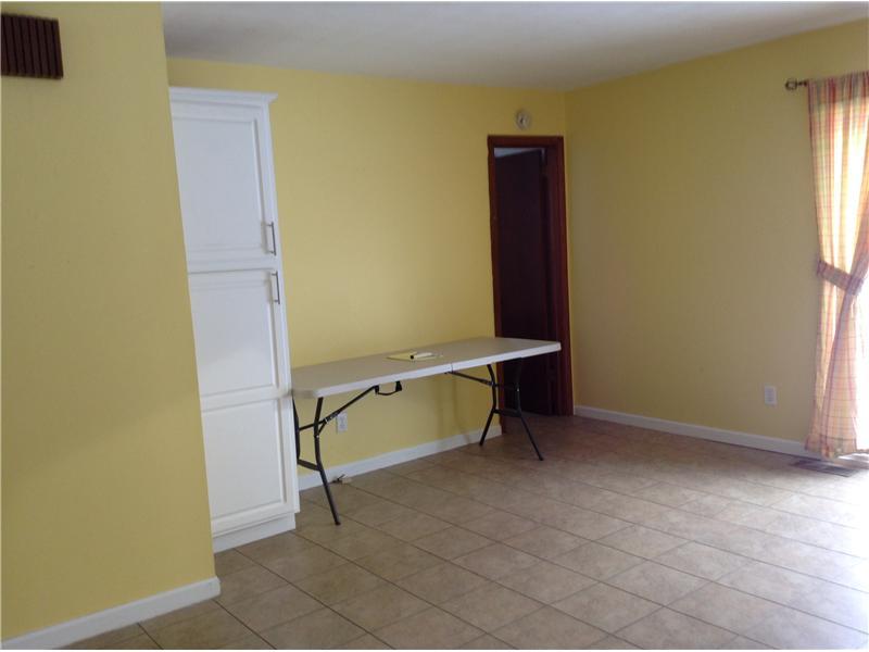 215 Ricks Avenue Greenfield, IN 46140 - Photo 7 of 12 Gallery Image 7