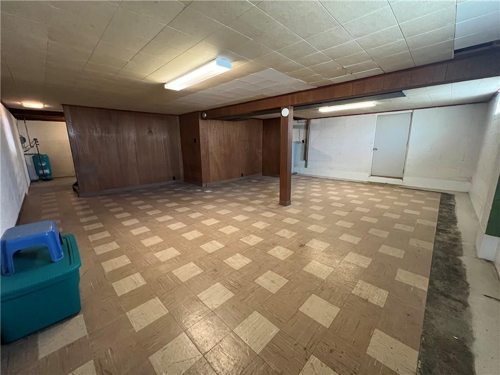 136 Seneca Way New Castle, PA 16102 - Photo 14 of 15 a view of an empty room