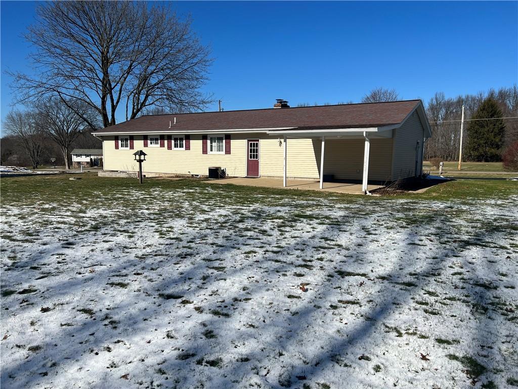 136 Seneca Way New Castle, PA 16102 - Photo 3 of 15 a large tree in front of a house
