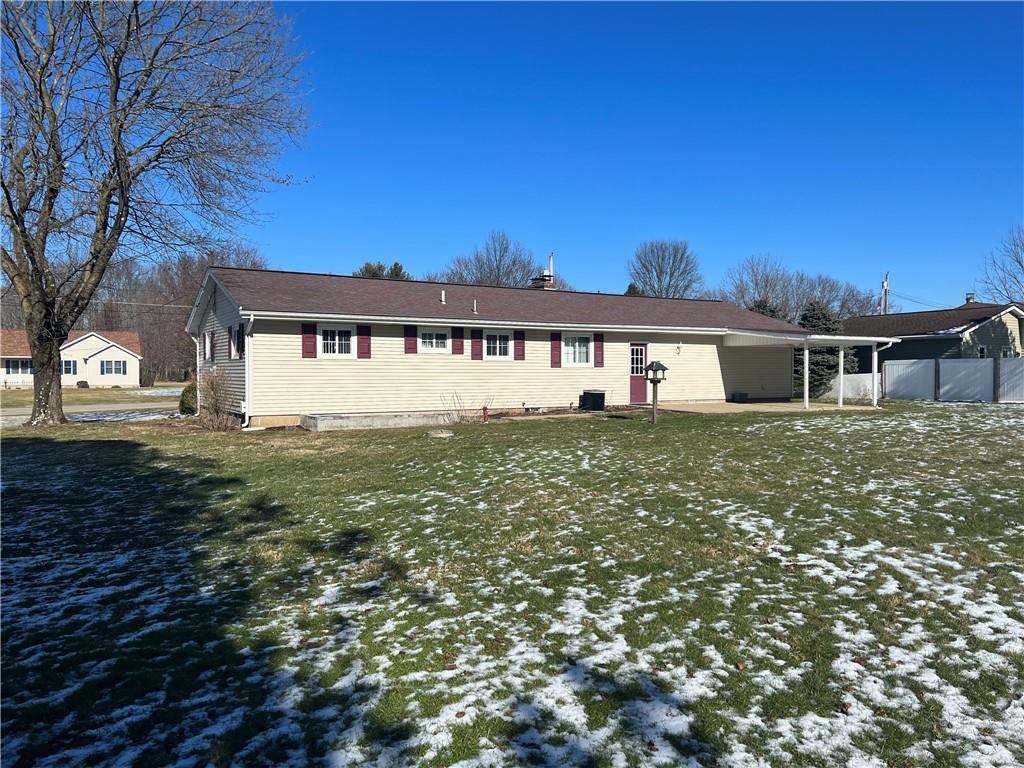 136 Seneca Way New Castle, PA 16102 - Photo 4 of 15 a view of house with a yard